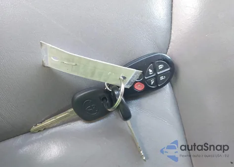 2008 Toyota Sienna Xle from USA, damaged, VIN 5TDBK22C08S019999